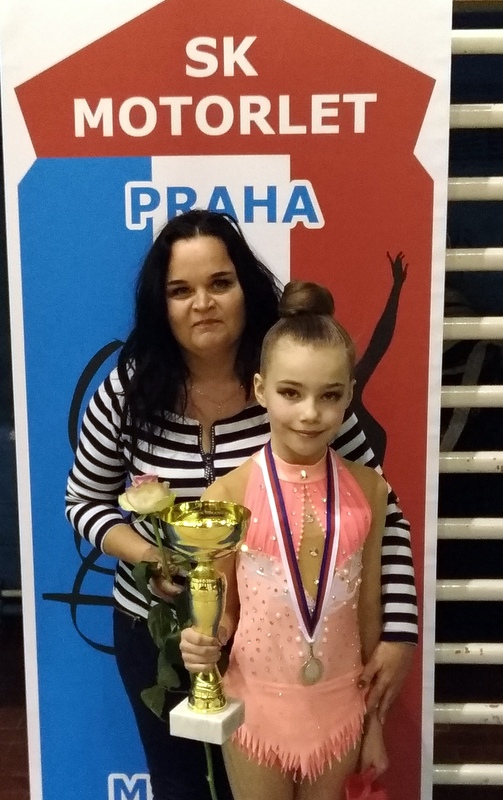 Trenérka Michaela Křenková a Tereza Kolářová