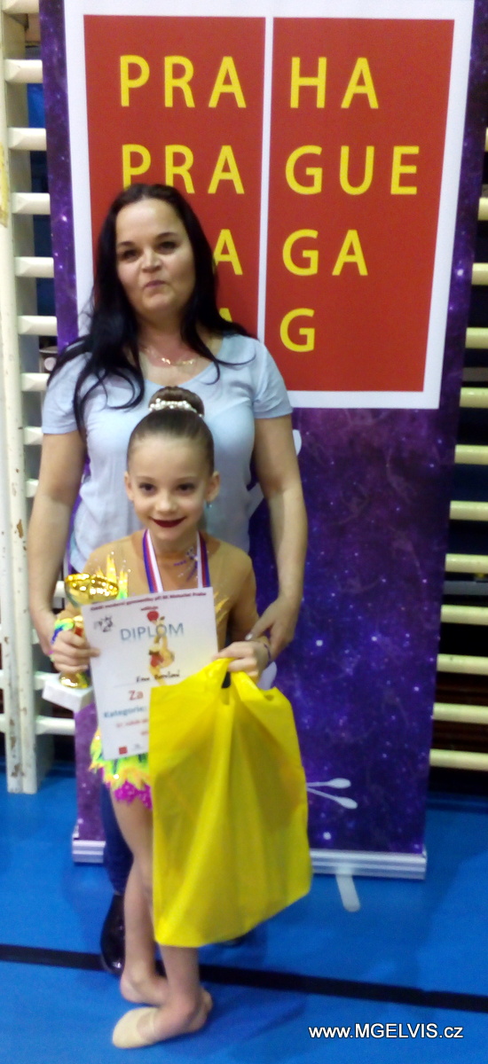 Trenérka Michaela Křenková a Ema Burešová