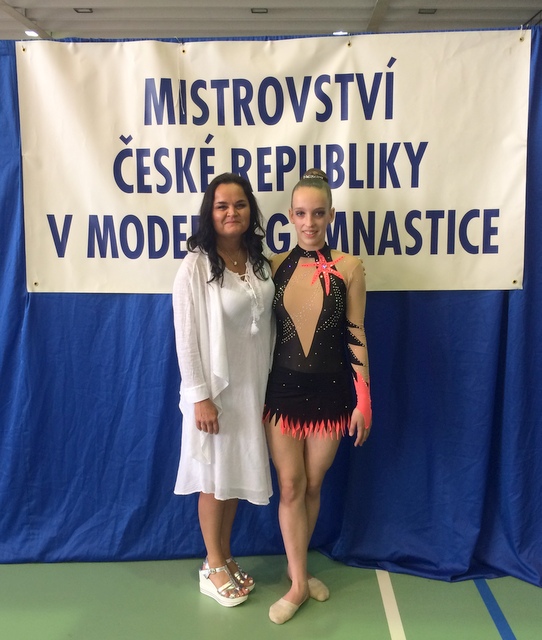 Trenérka Michaela Křenková a Michaela Dolíhalová